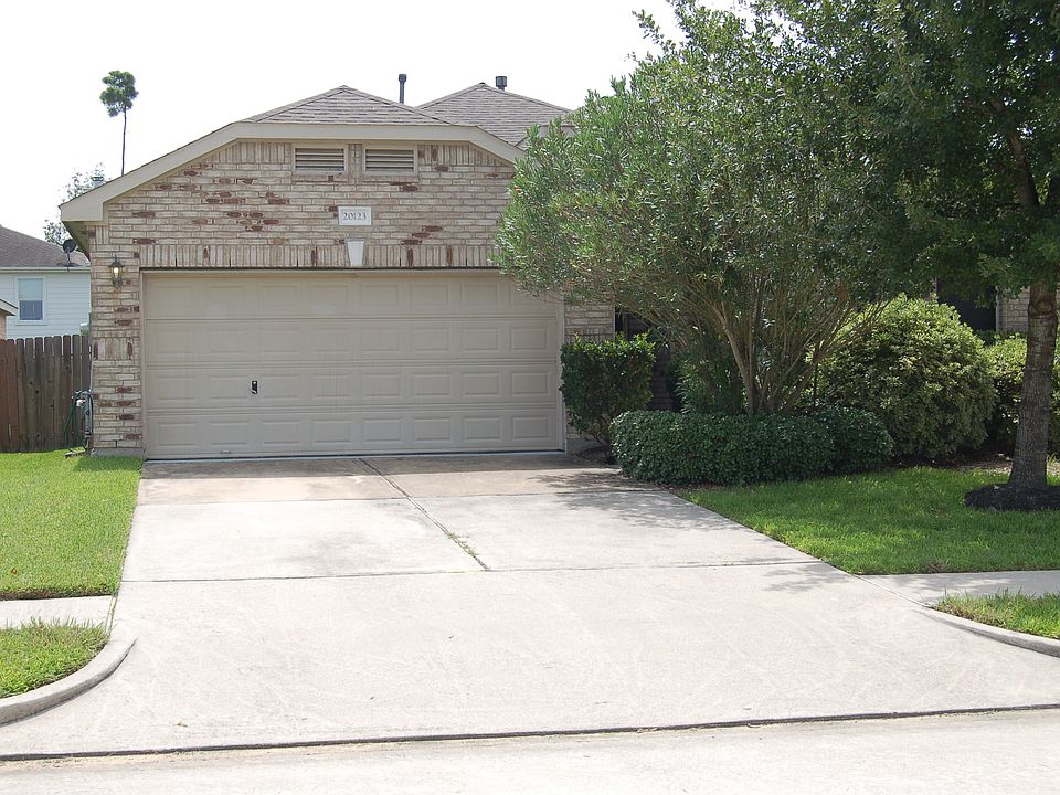 Front View 2 car garage and room for 4 cars in driveway