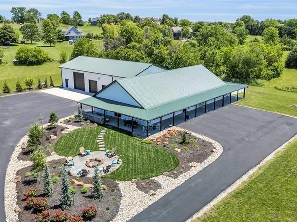 2385 Pleasant Valley Dr, Ottawa, KS 66067