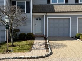 6 Ward Ln, Darien, CT