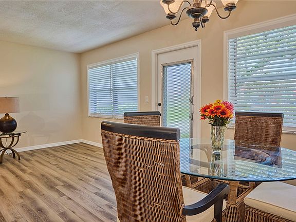 5th image of 61 Woodland Dr APT 103