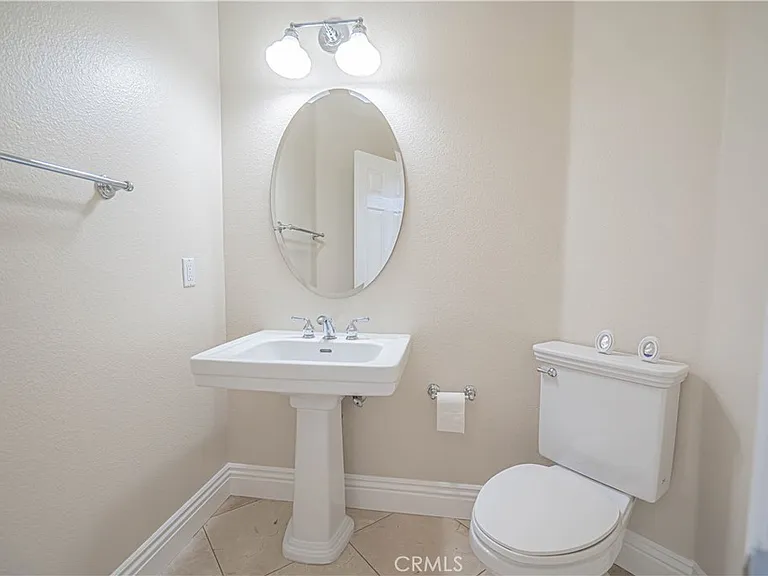 25910 Tennyson Ln — Photo 10
