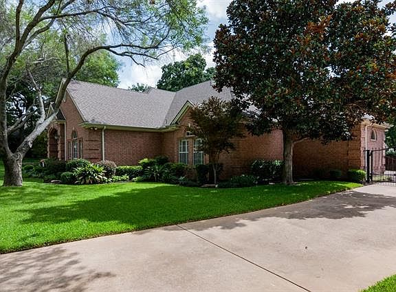 3rd image of 8320 Thornhaven Ct