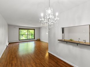 10441 Greenbrier Rd APT 315, Minnetonka, MN 55305