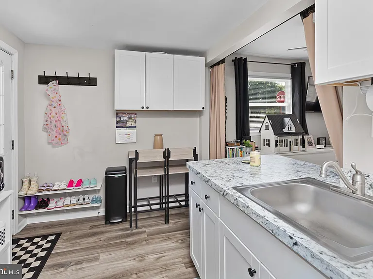 325 W Evergreen Ave — Photo 14