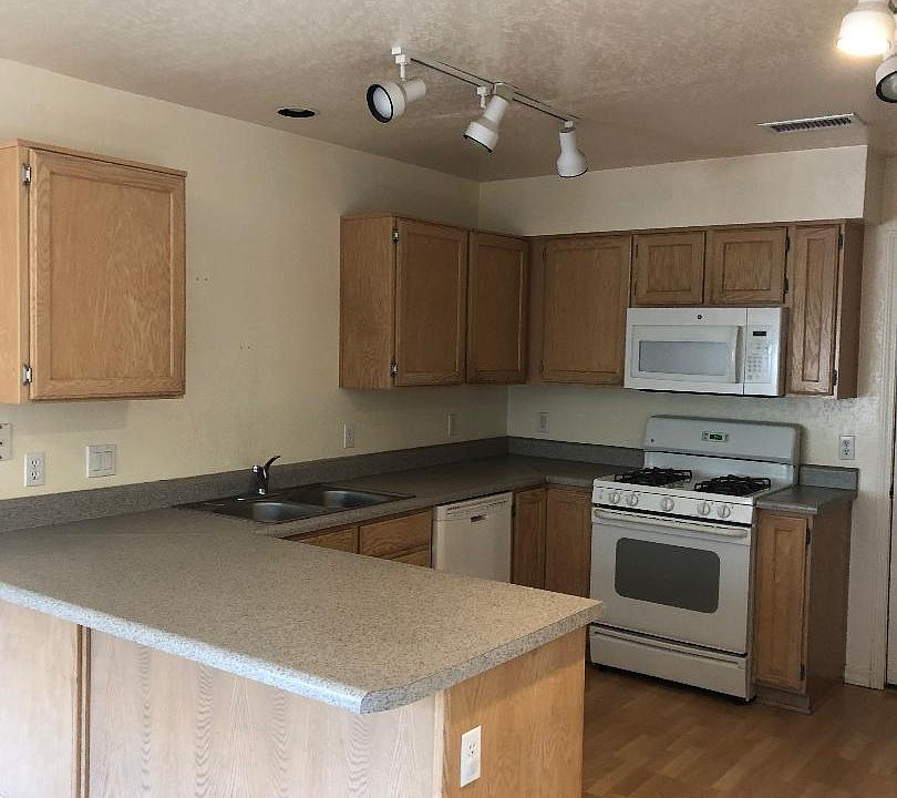 2nd image of 2550 S Eclipse Ln