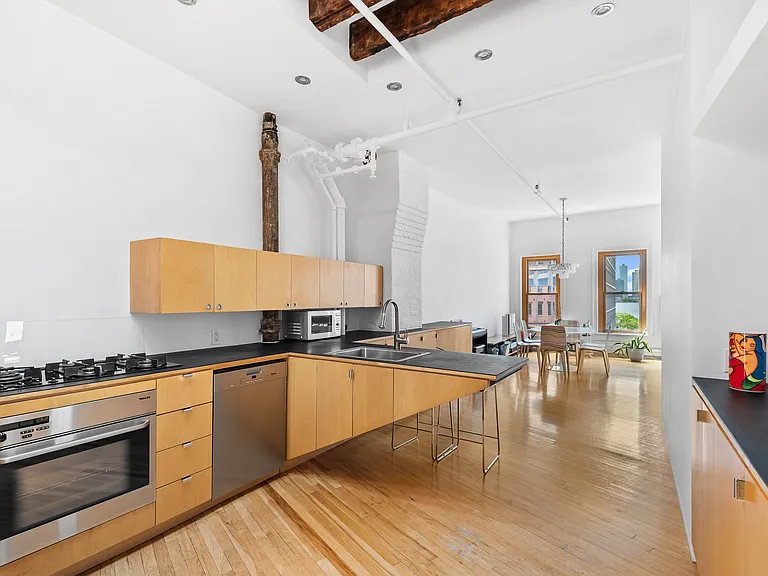 19 Hubert St #5 — Photo 7