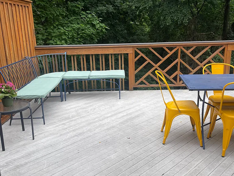Hillcrest Cir — Photo 13