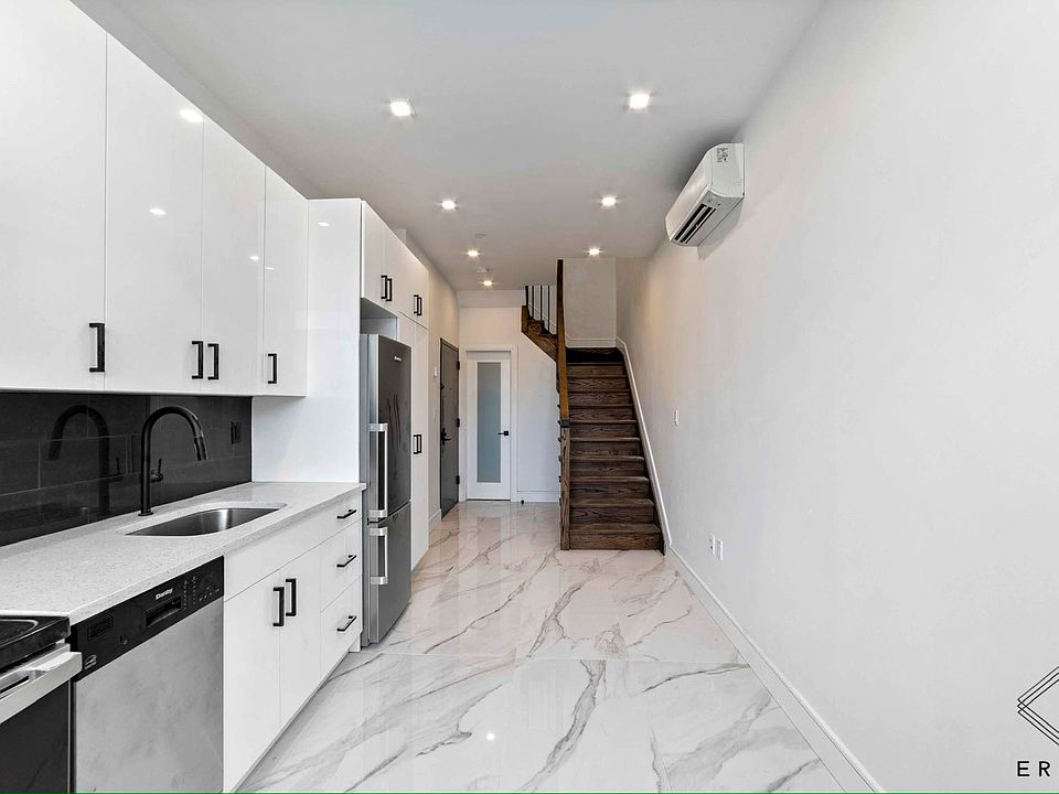 1st image of 1541 Dean St #307