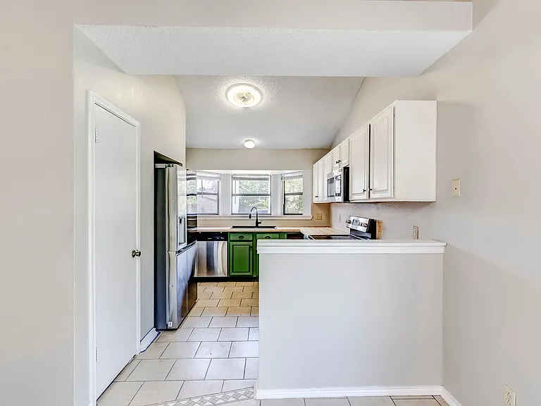 2015 Newton Dr — Photo 12