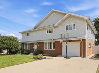 7211 Stickney Ave, Bridgeview, IL 60455