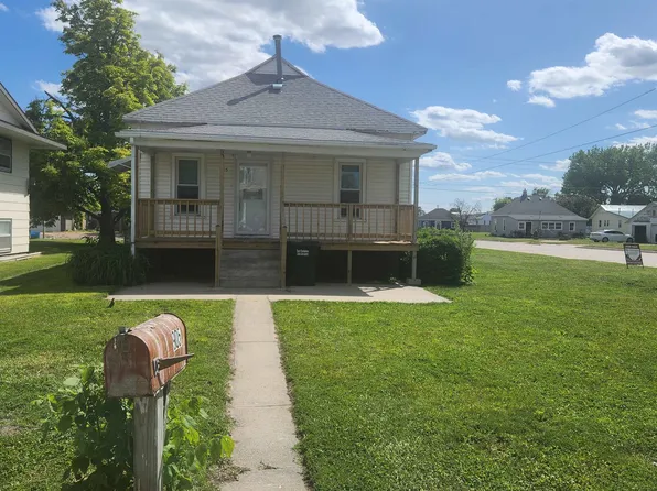 905 11th St, Gothenburg, NE 69138