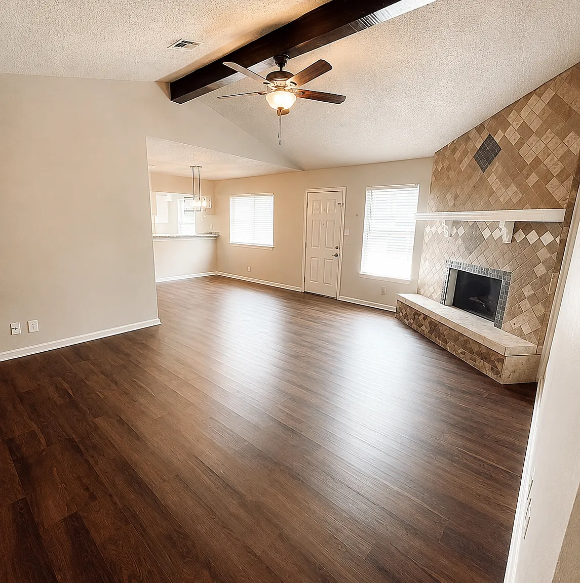 3 bed, 1162 sqft, $1,550 — Photo 2