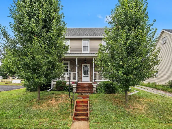 37 High St, Stewartstown, PA 17363