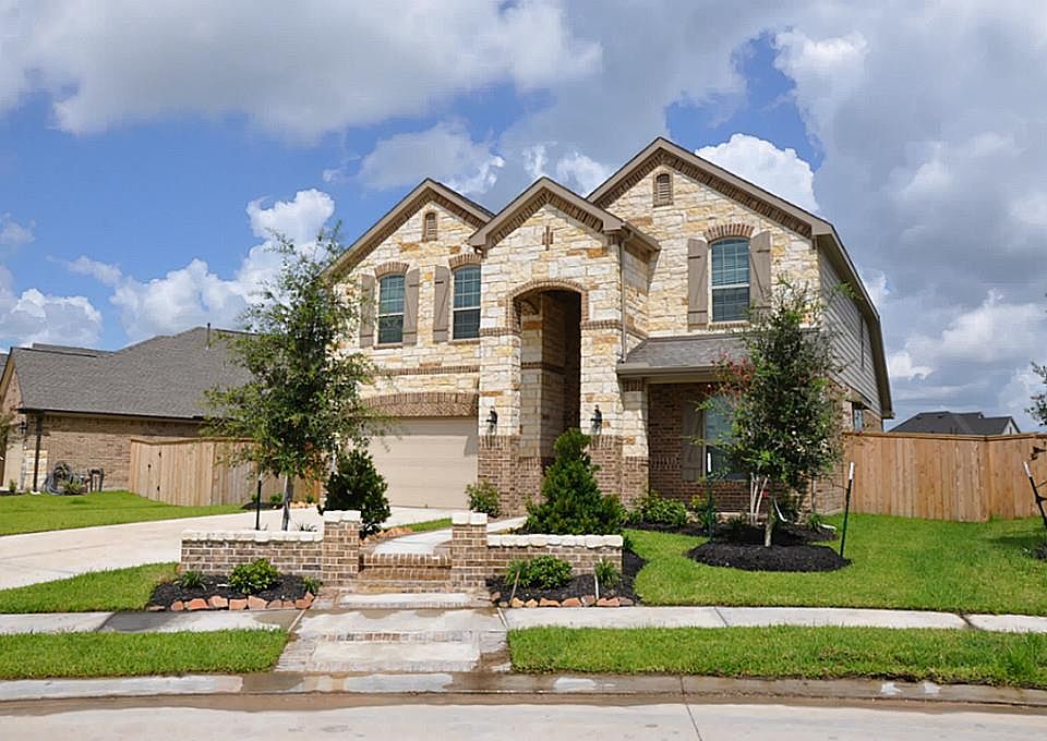 1st image of 16610 Highland Country Dr