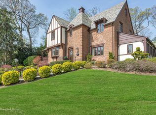 520 Park Ave, Manhasset, NY 11030