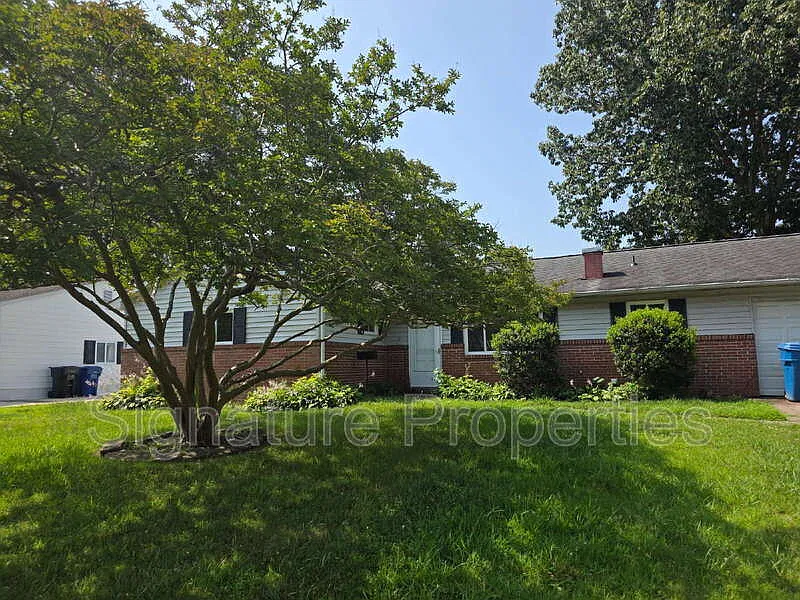 3 bed, 2.0 bath, 1460 sqft, $2,100 — Photo 1