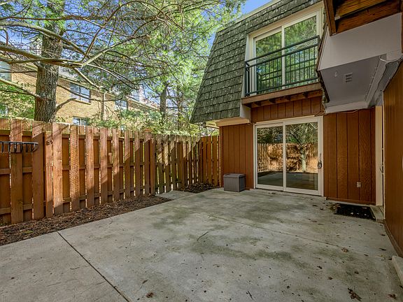 3rd image of 804 Turkey Foot Ct APT 4