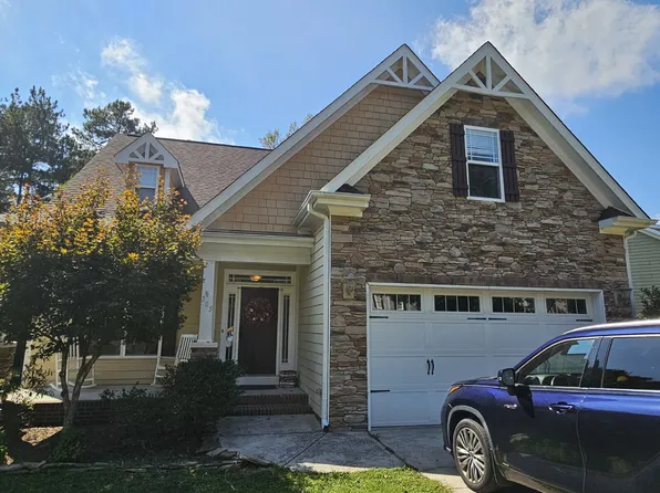 305 Skipping Water Dr, Spring Lake, NC 28390