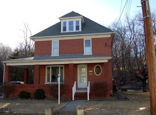 718 Bloomfield St, Roaring spring, PA 16673