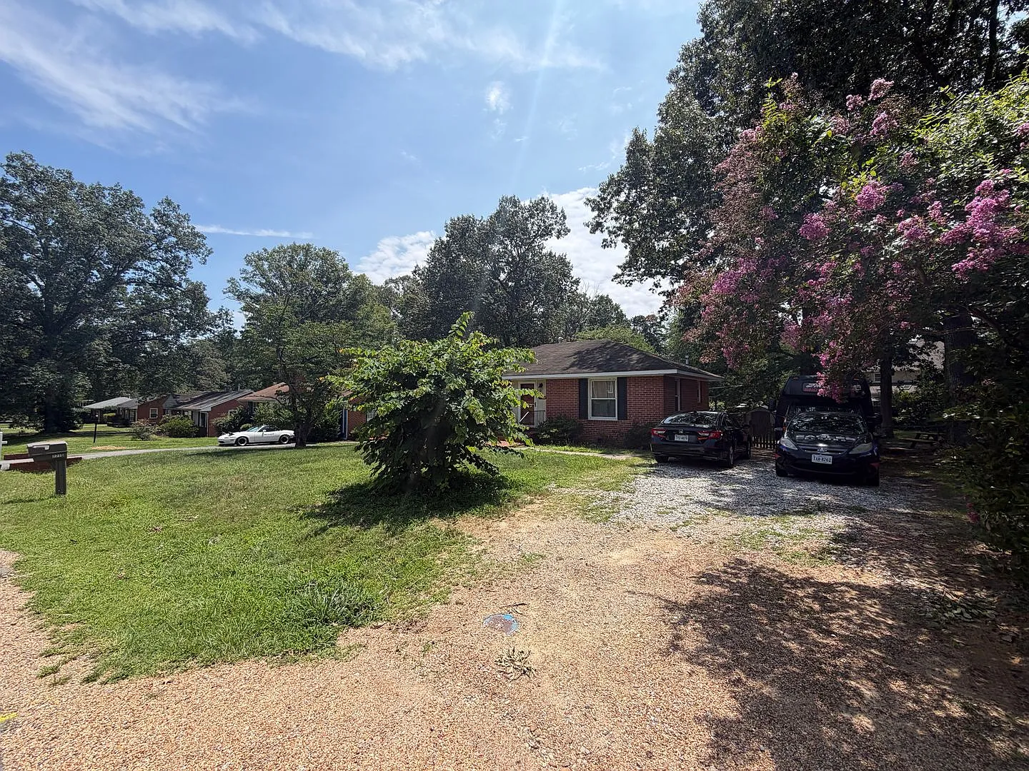Charming 2 Bedroom Home with Spacious Yard in Henrico! — Photo 4