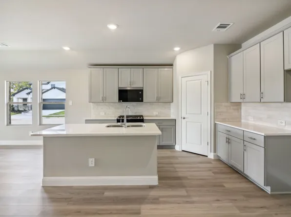 4029 Medina Dr, Farmersville, TX 75442