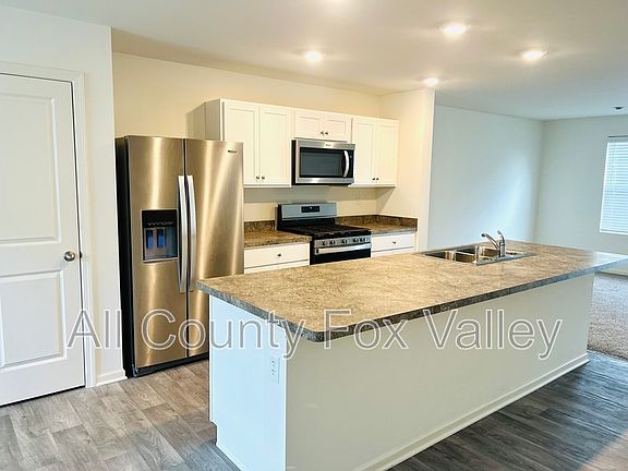3rd image of 858 Briar Glen Ct