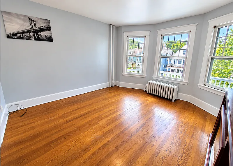 921 Park Ave — Photo 2