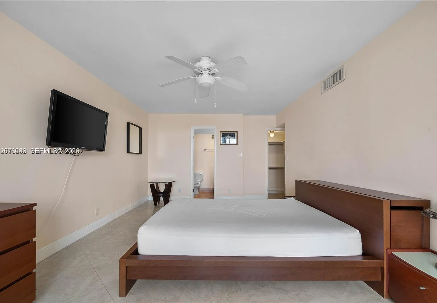 2 bed, 1210 sqft, $2,450 — Photo 2