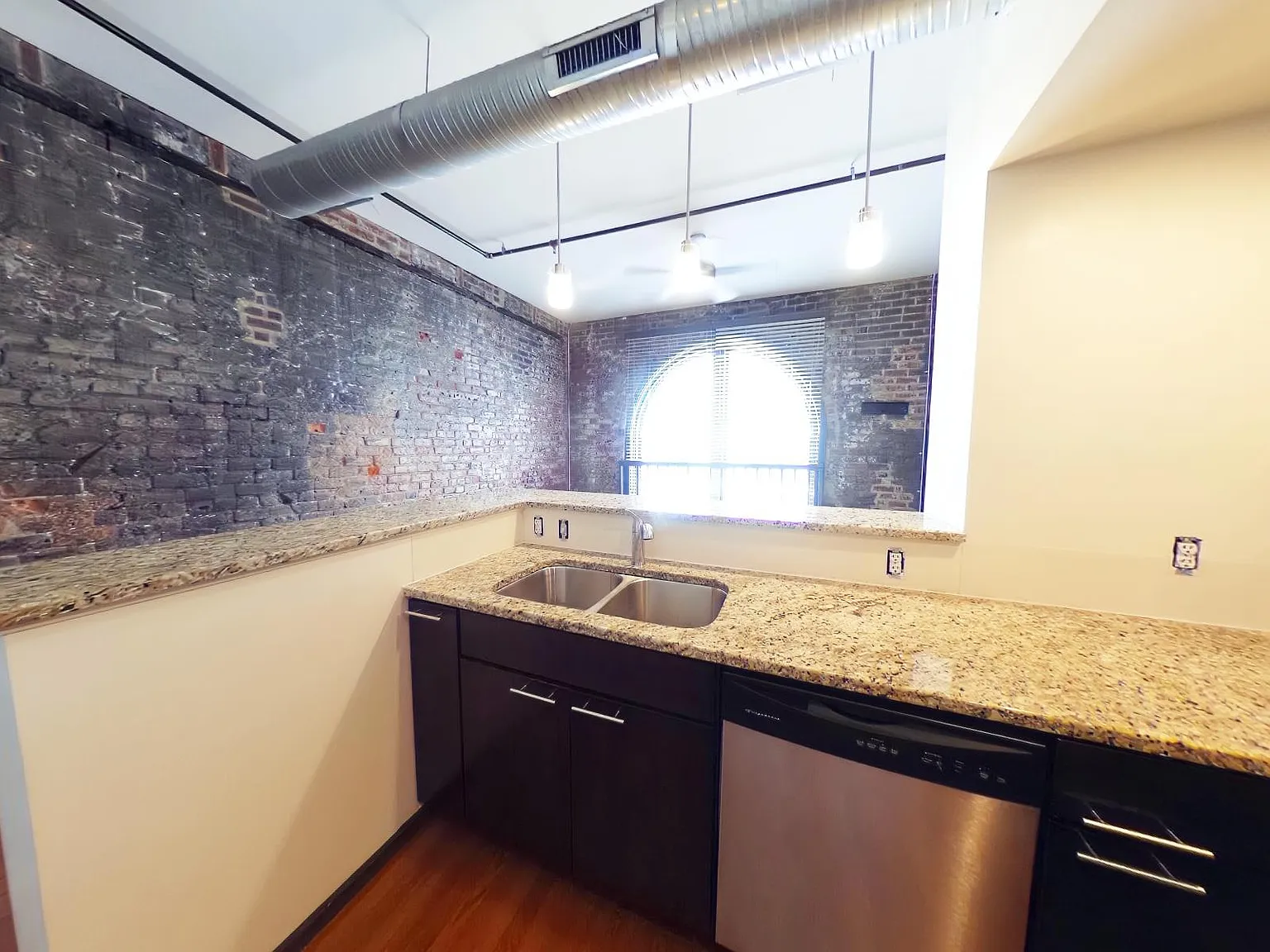 2 bed, 874 sqft, $1,510 — Photo 4