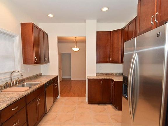 4th image of 633 N Lafayette Blvd