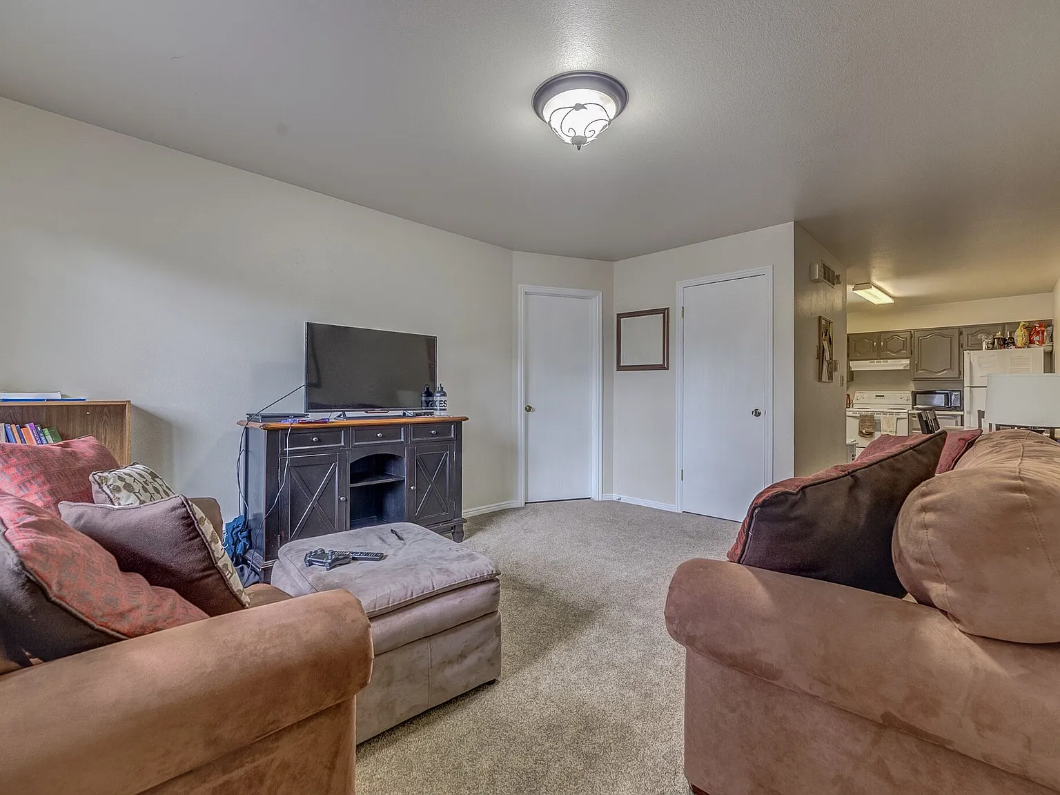 2 bed, 1000 sqft, $369 — Photo 3