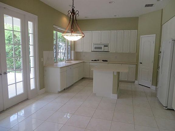 4th image of 180 Satinwood Ln