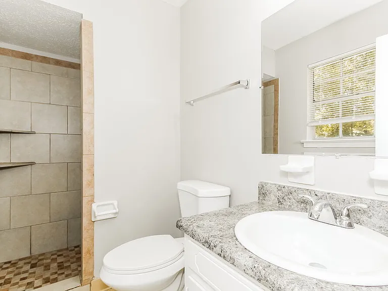 129 Hickory St — Photo 12
