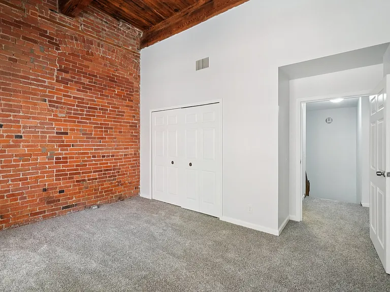 River Place Luxury Apartments — Photo 47