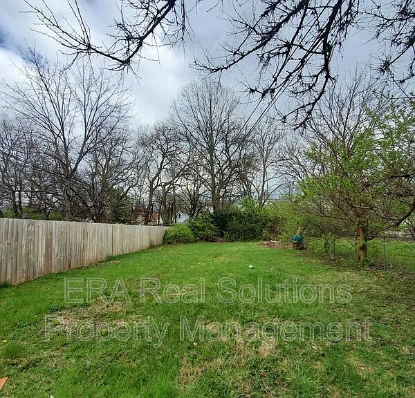 1460 Oakwood Ave — Photo 13