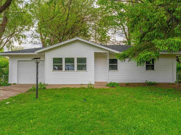 212 Palmer Ave, Lincoln, IL 62656