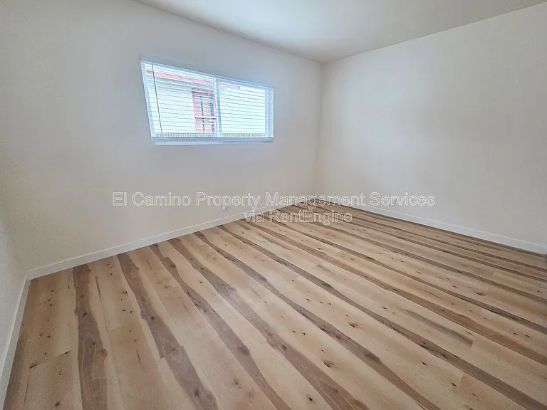 3164 Pine Ave — Photo 9