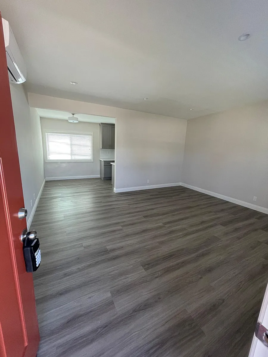 Building Photo - 619 S Chapel Ave #Q