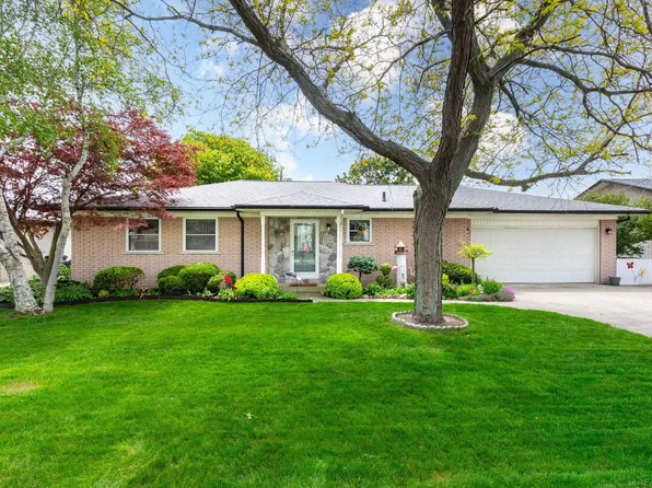 7233 Flamingo St, Algonac, MI 48001