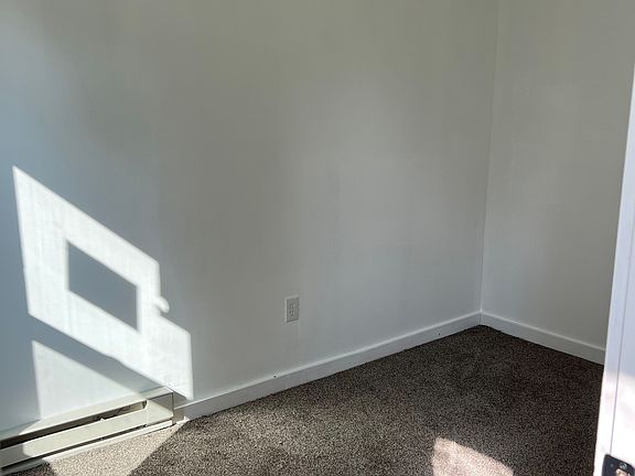 3rd image of 10 Old State Rd S APT B