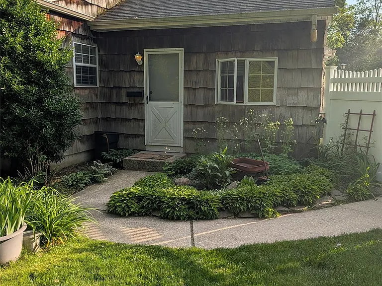39 Wenwood Dr — Photo 1