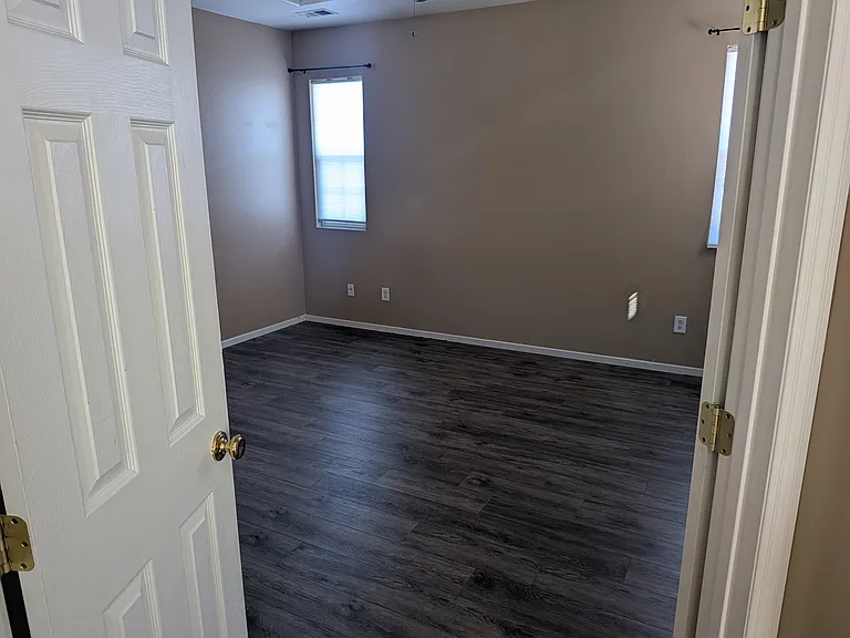 1113 Scenic Park Ter — Photo 12