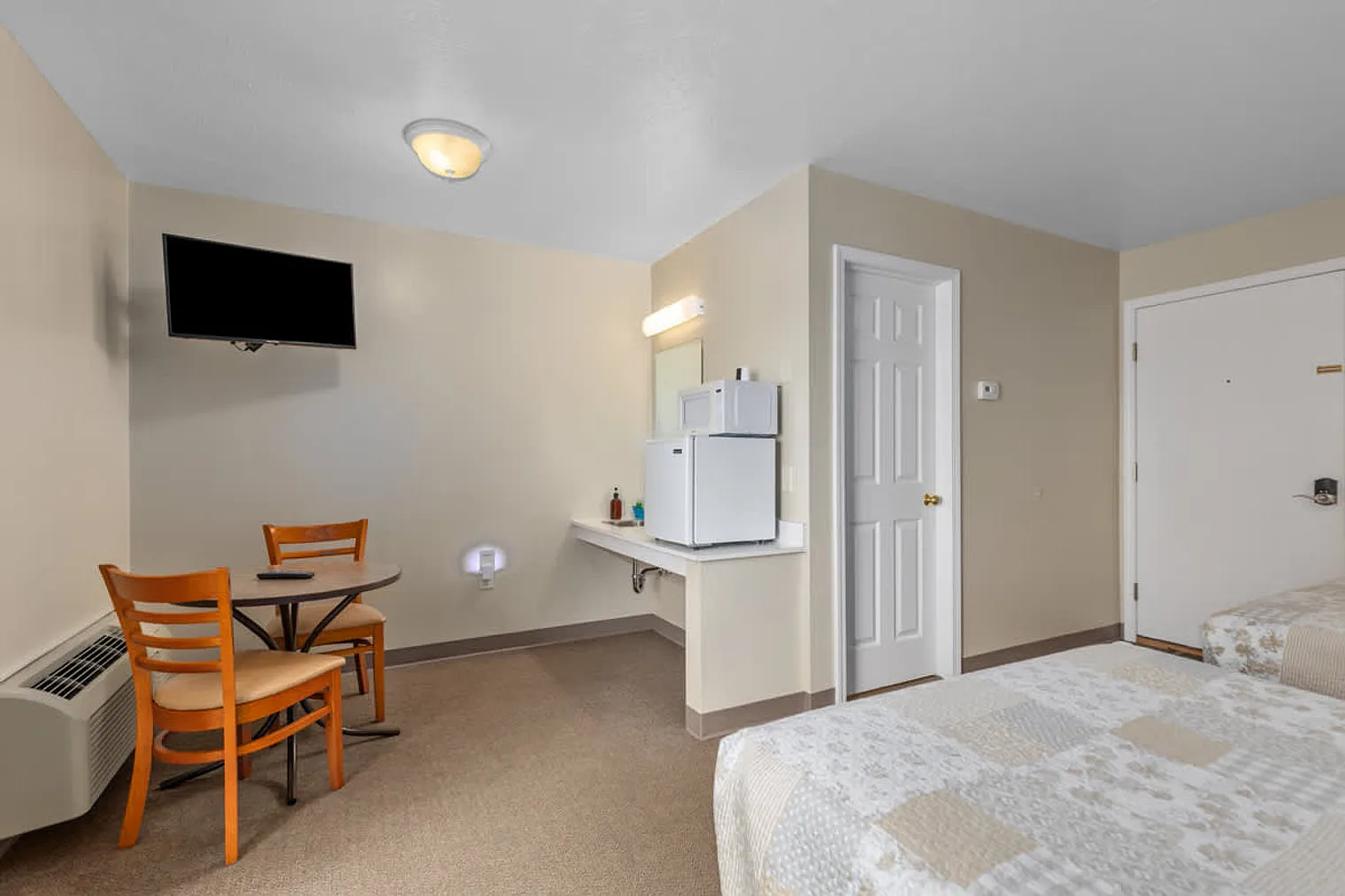 Studio, 1.0 bath, $1,184 — Photo 2