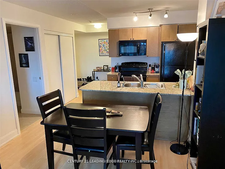 2191 Yonge St #1207 — Photo 16
