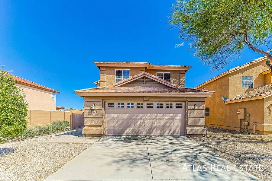 Detailed 4 Bed / 3 Bath 2 Story in San Tan Valley ! With a POOL! — Photo 2