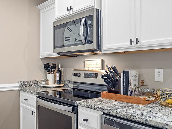 4th image of 2165 Pomerol Dr