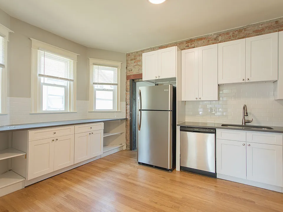 947A University Ave Kitchen
