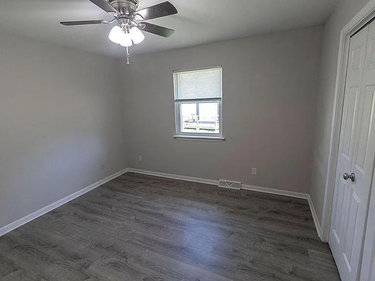 1915 Greenleaves Ct — Photo 20