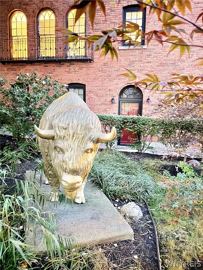 20 Tracy St — Photo 3