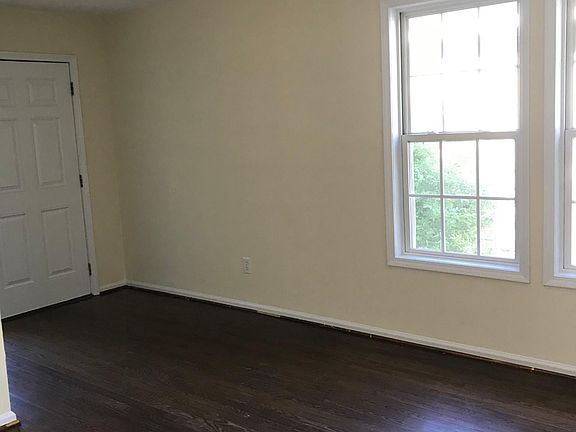 entrance/ living room